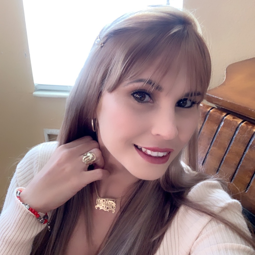 Meet your Posher, Adiana